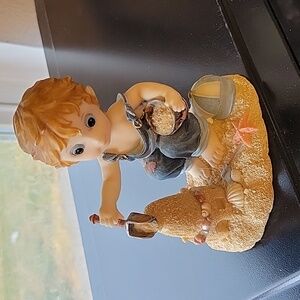 Adorable little boy on beach MONTEFIORI firgue